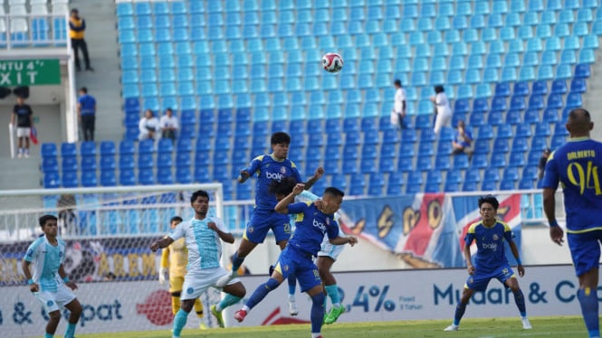 Laga Arema FC melawan PSBS Biak