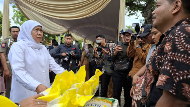Gubernur Khofifah pantau langsung pasar murah di Pasuruan