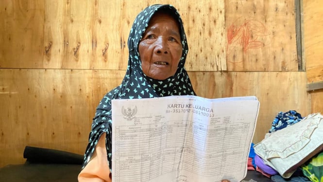 Nenek Paimah saat berada di rumahnya