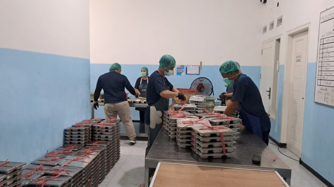 Proses penyiapan MBG di SPPG Buring