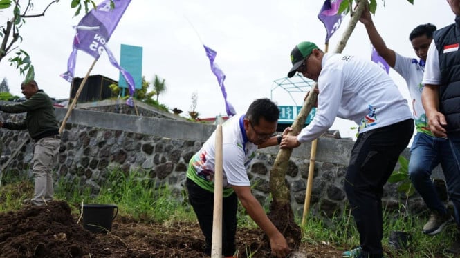 Penanaman 1.000 pohon Pertamina Patra Niaga dan Pemkot Batu