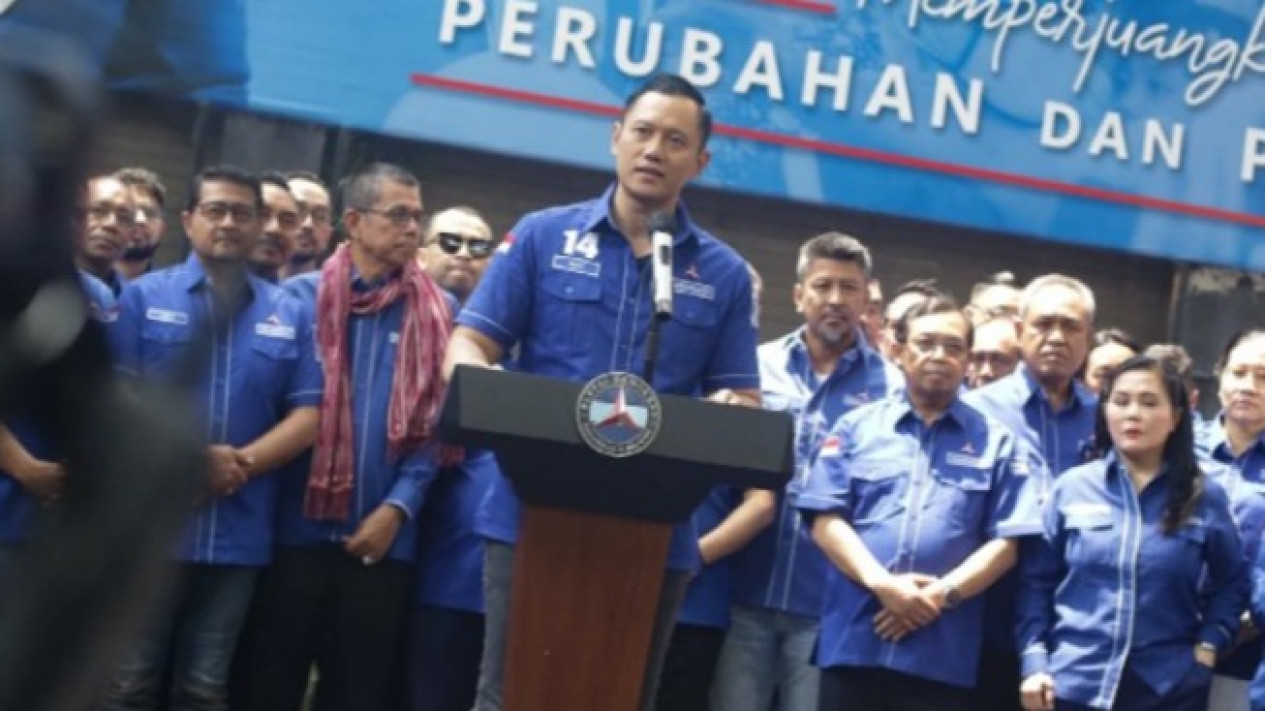 Ketua Umum DPP Demokrat, Agus Harimurti Yudhoyono dan jajaran.