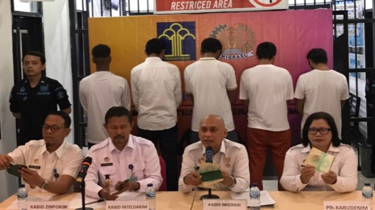 5 WNA asal Pakistan dideportasi Kemenkumhanm Sumut ke negara asal.