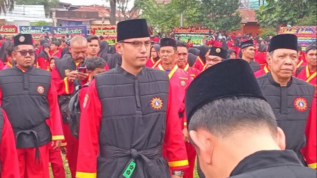 Rico Waas dan Zakiyuddin Harahap dianugerahi gelar Pendekar Kehormatan Tapak Suci.