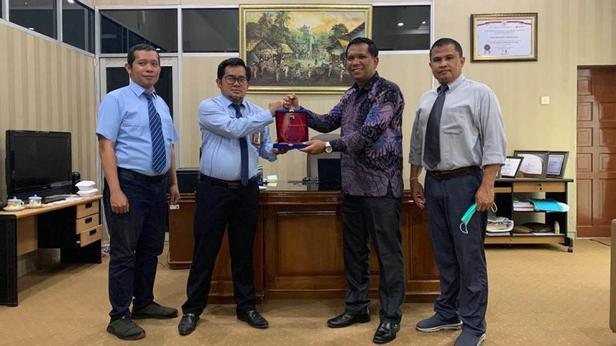 PT DPM menerima piagam penghargaan atas Kontribusi Penerimaan Pajak dan Kepatuhan Tahun Pajak 2021 dari KPP Pratama Kabanjahe.