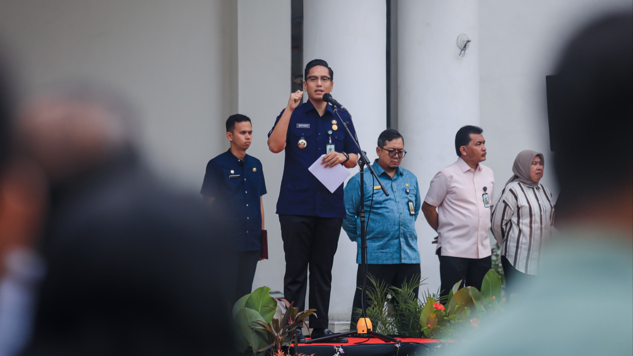 Wali Kota Medan, Rico Waas pimpin apel perdana usai libur panjang lebaran.