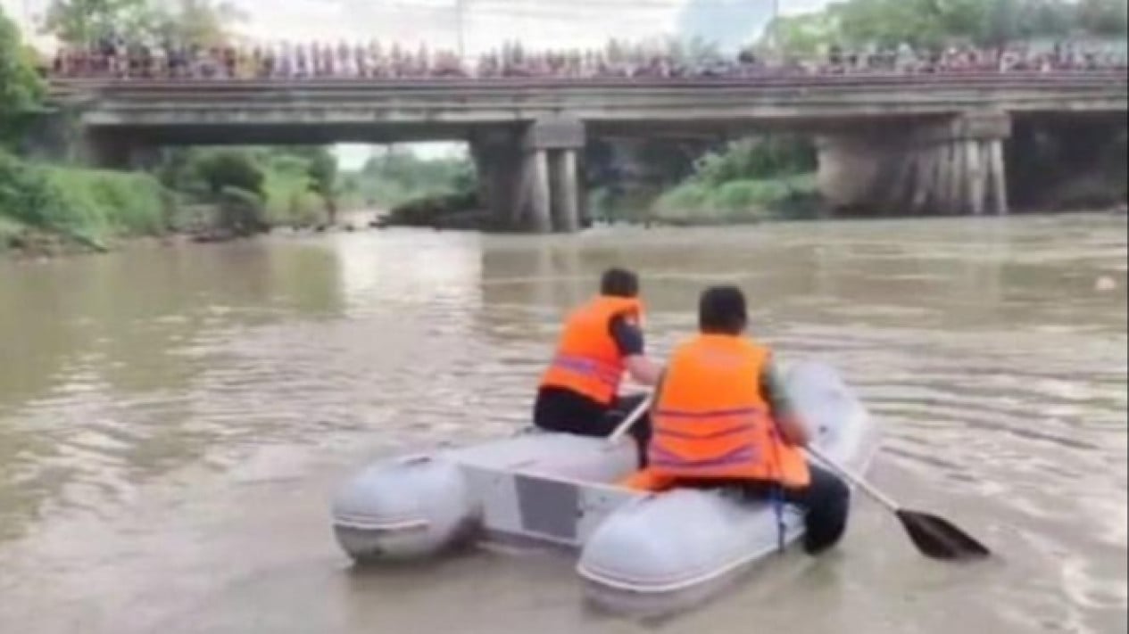 Pencarian Bripka Aidil Tambunan dilaporkan hilang di Sungai Padang.
