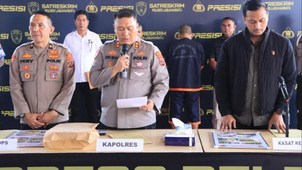 Kapolres Labuhanbatu, AKBP. Choky Sentosa Meliala saat memaparkan kasus korupsi Kades.
