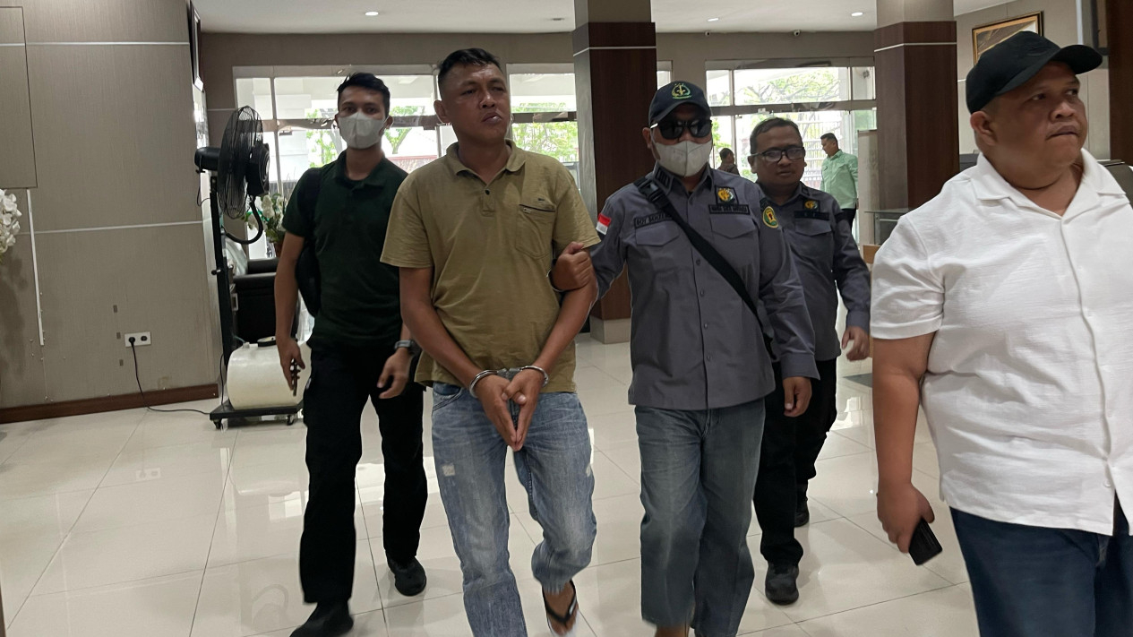 Tim Tabur Kejati Sumut mengamankan buronan kasus perzinahan, Ruben Hard P Silitonga.