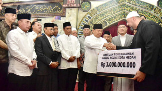 Prabowo Subianto Serahkan Rp 3 Miliar untuk Pembangunan Masjid Agung Medan