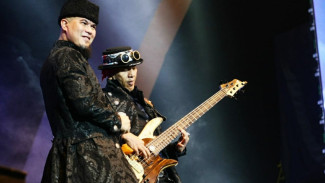 Presiden Jokowi dan Iriana Asyik Berjoget Nikmati Konser Dewa 19 di Medan