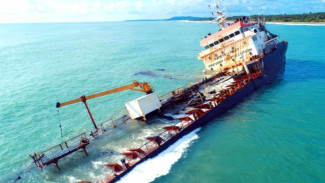 Kapal Pengangkut 1.900 Ton Aspal Karam di Nias Utara, 70 Km Laut Tercemar