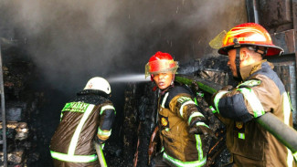 Kebakaran Hebat Hanguskan 3 Unit Ruko di Medan, Tiga Orang Luka-luka