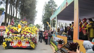 Intip Kemeriahan Festival Buah dan Bunga Tanah Karo 2023
