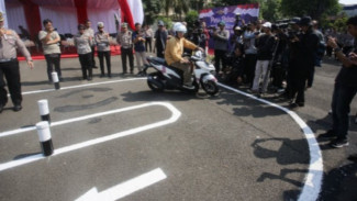 Emak-emak Ngomel 13 Kali Anaknya Ujian SIM Tidak Lulus, Ini Jawaban Kakorlantas Polri