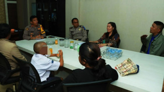 Viral Guru di Samosir Gundulkan Setengah Rambut Siswanya, Wakapolres: Permasalahan Sudah Selesai