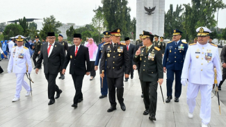 HUT TNI ini diharapkan meningkatkan sinergsi yang selama ini dibangun antara TNI dengan Pemprov Sumut. HUT TNI ini diharapkan meningkatkan sinergsi yang selama ini dibangun antara TNI dengan Pemprov Sumut.
