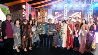 Pj Gubernur Sumut, Hassanudin membuka Lake Toba Fashion Week 2023. Pj Gubernur Sumut, Hassanudin membuka Lake Toba Fashion Week 2023.