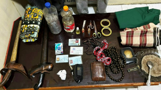 Barang bukti penipuan dukun modus menggandakan uang.