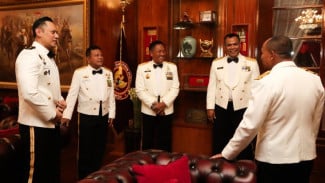 Hadiri Upacara Parade Senja di Kemhan, AHY: Ajang Silaturahmi Keluarga Besar TNI