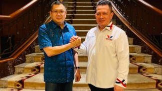 Ketua DPW Perindo Sumut, Rudi Zulham Hasibuan (kanan) bersama Ketua Umum DPP Perindo, Hary Tanoesoedibjo. Ketua DPW Perindo Sumut, Rudi Zulham Hasibuan (kanan) bersama Ketua Umum DPP Perindo, Hary Tanoesoedibjo.