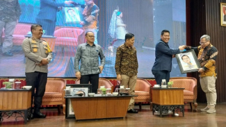 Talk show nasional Pemilu Damai 2024 dan bermartabat tanpa hoaks. Talk show nasional Pemilu Damai 2024 dan bermartabat tanpa hoaks.