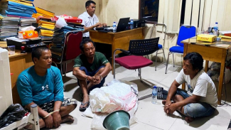 Aksi pencurian BBM yang dilakukan pelaku sebabkan kebakaran yang menghanguskan 10 rumah. Aksi pencurian BBM yang dilakukan pelaku sebabkan kebakaran yang menghanguskan 10 rumah.