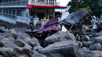 12 orang dilaporkan hilang pascabanjir bandang di Humbahas. 12 orang dilaporkan hilang pascabanjir bandang di Humbahas.