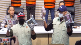 Barang bukti hasil OTT yang menjerat Bupati Labuhanbatu.