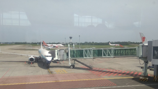 Pesawat parkir di Bandara Kualanamu. Pesawat parkir di Bandara Kualanamu.