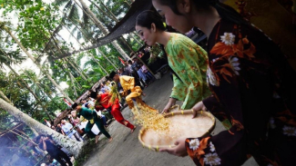 Suasana Pasar Kamu Desa Denai Lama, Deliserdang. Suasana Pasar Kamu Desa Denai Lama, Deliserdang.