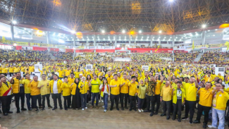 Ketua Umum DPP Partai Golkar, Airlangga Hartarto bersama pengurus, jajaran Golkar Sumut dan ribuan masyarakat.