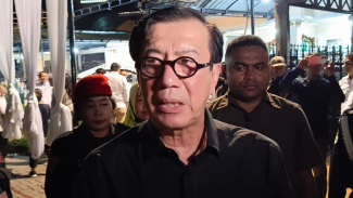 Menteri Hukum dan HAM RI, Yasonna Laoly saat melayat Ketua DPRD Sumut, Baskami Ginting. Menteri Hukum dan HAM RI, Yasonna Laoly saat melayat Ketua DPRD Sumut, Baskami Ginting.