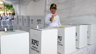 Pj Gubernur Sumut, Hassanudin menggunakan hak suara pada Pemilu 2024. Pj Gubernur Sumut, Hassanudin menggunakan hak suara pada Pemilu 2024.