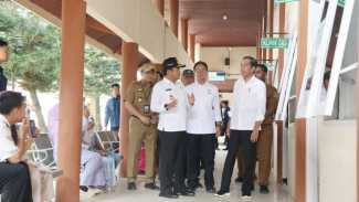 Jokowi pastikan pemerintah pusat akan tambah gedung dan ruangan RSUD Sibuhuan, Padanglawas. Jokowi pastikan pemerintah pusat akan tambah gedung dan ruangan RSUD Sibuhuan, Padanglawas.