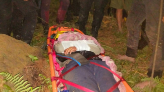 Korban mengalami luka dan patah pada tangan. Korban mengalami luka dan patah pada tangan.