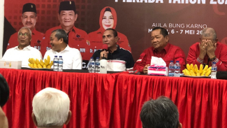 Edy Rahmayadi menyerahkan berkas pendaftaran Bacalon Gubernur Sumut ke PDI Perjuangan Sumut. Edy Rahmayadi menyerahkan berkas pendaftaran Bacalon Gubernur Sumut ke PDI Perjuangan Sumut.