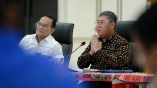 Direktur Informasi dan Komunikasi Pembangunan Manusia dan Kebudayaan Kemkominfo, Bambang Dwi Anggono dan Ketua Harian PB PON 2024 Wilayah Sumut, Afifi Lubis. Direktur Informasi dan Komunikasi Pembangunan Manusia dan Kebudayaan Kemkominfo, Bambang Dwi Anggono dan Ketua Harian PB PON 2024 Wilayah Sumut, Afifi Lubis.
