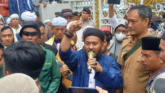 Massa mendesak penyelesaian permasalahan agraria dan konflik tanah di Sumut. Massa mendesak penyelesaian permasalahan agraria dan konflik tanah di Sumut.