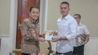 Pj Gubernur Sumut, Agus Fatoni bersama Pembina IMI Sumut, Musa Rajekshah. Pj Gubernur Sumut, Agus Fatoni bersama Pembina IMI Sumut, Musa Rajekshah.