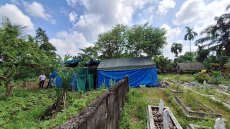 Polisi lakukan ekshumasi jasad Ella Nanda Sari Hasibuan di pemakaman di Kabupaten Langkat, Sumut. Polisi lakukan ekshumasi jasad Ella Nanda Sari Hasibuan di pemakaman di Kabupaten Langkat, Sumut.