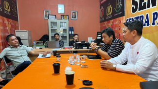Calon Wali Kota Medan Prof. Ridha Dharmajaya saat membuat laporan ke Bawaslu Medan.
