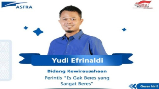 Yudi Efrinaldi, pemilik Es Gak Beres. Yudi Efrinaldi, pemilik Es Gak Beres.