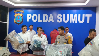 Barang bukti kasus pembunuhan wanita mayatnya dalam koper. Barang bukti kasus pembunuhan wanita mayatnya dalam koper.