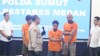 Tersangka jaringan narkoba yang melibatkan selebgram Yogik. Tersangka jaringan narkoba yang melibatkan selebgram Yogik.