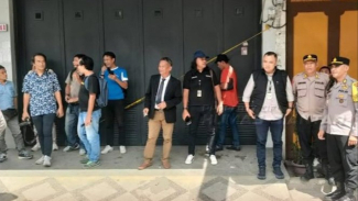 Rekonstruksi pembunuhan seorang wanita yang mayatnya dalam koper. Rekonstruksi pembunuhan seorang wanita yang mayatnya dalam koper.