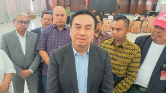 Ketua Yayasan Universitas HKBP Nommensen, Effendi Simbolon. Ketua Yayasan Universitas HKBP Nommensen, Effendi Simbolon.