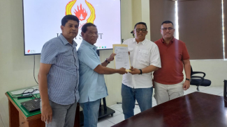Perwakilan tim Hatunggal Siregar ambil formulir pendaftaran Bacalon Ketua Umum KONI Sumut. Perwakilan tim Hatunggal Siregar ambil formulir pendaftaran Bacalon Ketua Umum KONI Sumut.