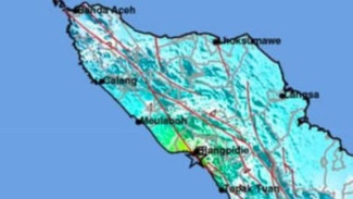 Warga Medan Berhamburan Akibat Guncangan Gempabumi Magnitudo 6,2 di Aceh Barat