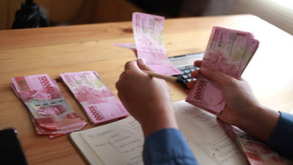 Gajian Cuma Numpang Singgah di Rekening, Lakukan Ini Biar Awet Sebulan Penuh